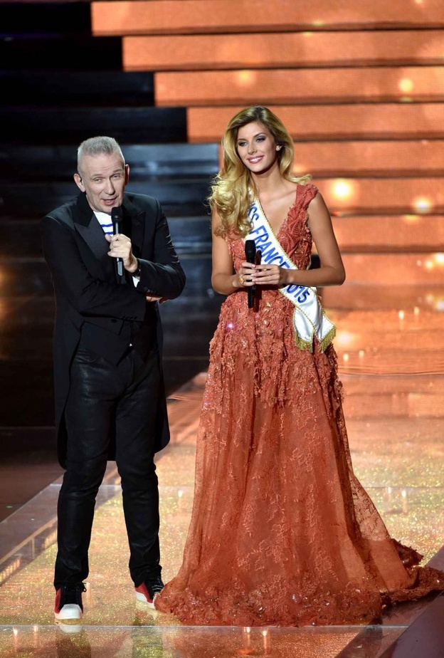 ملكة جمال فرنسا 2015 كاميل كيرف بفستان من توقيع طوني ورد