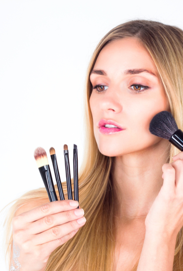 اختاري الفرشاة الصحيحة لتطبيق البلاش