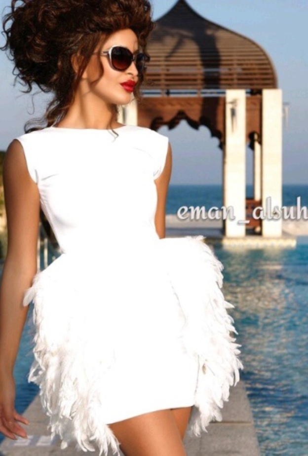 فستان أبيض قصير من emanalsuhim