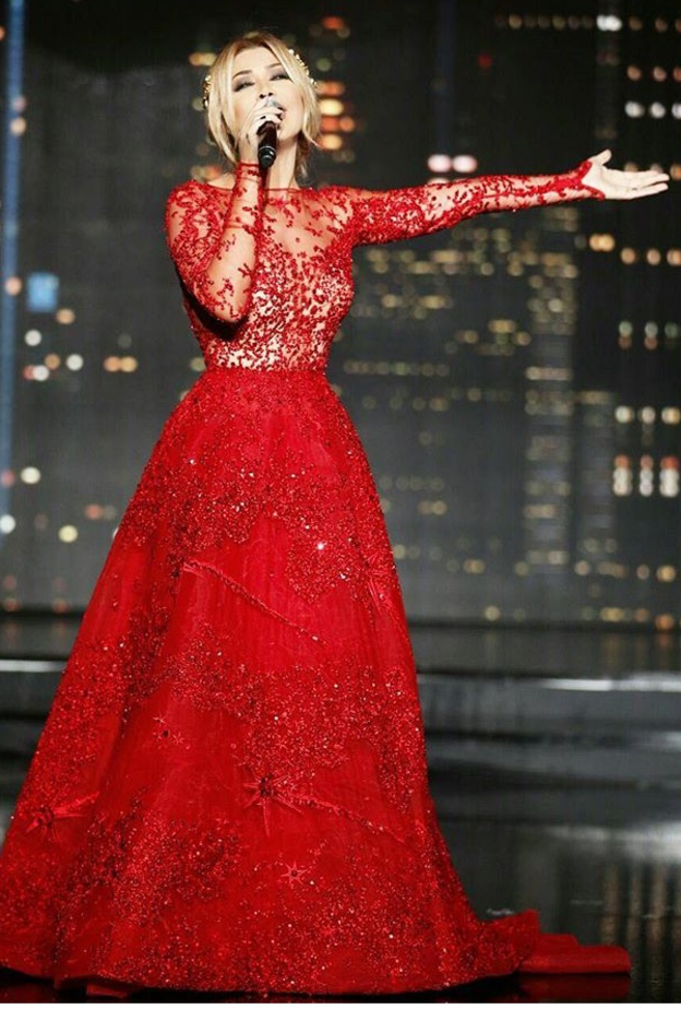 نوال الزغبي في فستان من زهير مراد