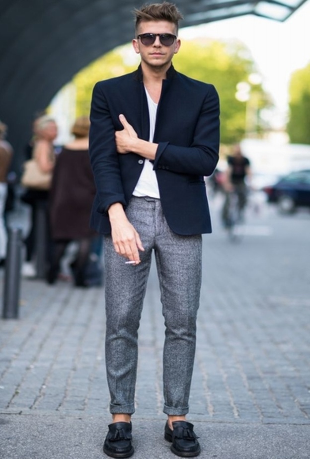 اللوفر بالشراريب مع سروال قماش وسترة