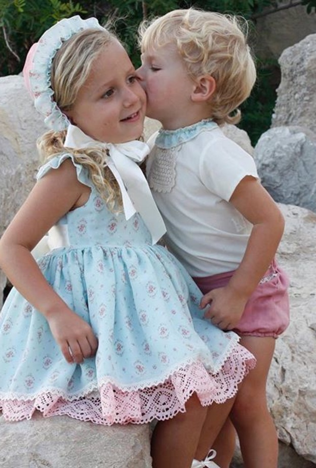 أزياء جميلة لماركات اسبانية متوفرة لدى Manuela Boutique