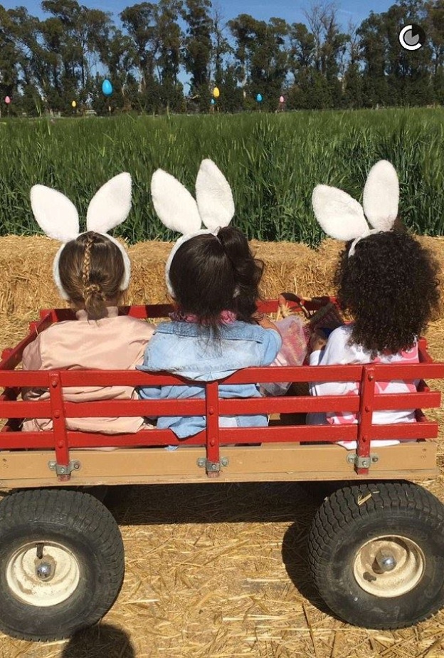 نورث ويست تحتفل بعيد الفصح مع قريباتها في لوس أنجلوس