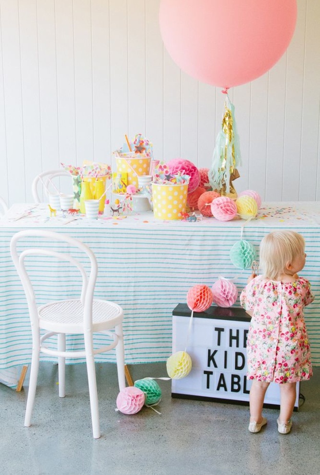 زواية مخصصة للاطفال في الزفاف مزينة بطريقة مميزة