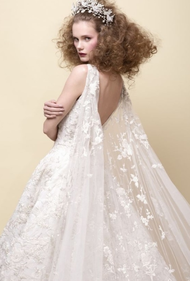 مصمم النجمات المفضل يقدم لك فساتين زفاف مذهلة!