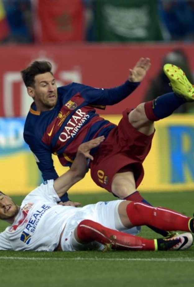 برشلونة يجمع الثنائية ويهزم اشبيلية