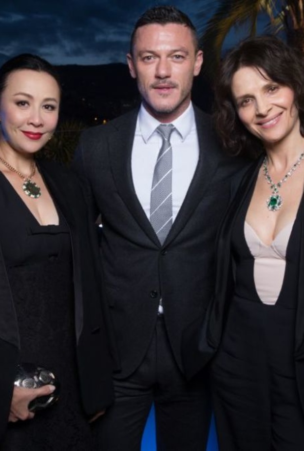 كارينا لو ولوك افينز وجوليات بينوش