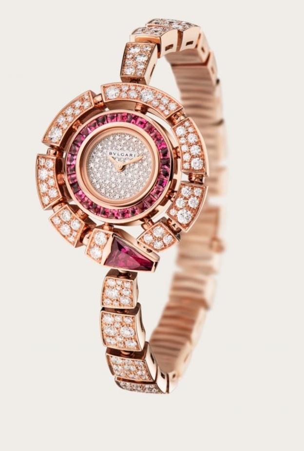 ساعة بولغاري من الذهب الوردي والياقوت الأحمر