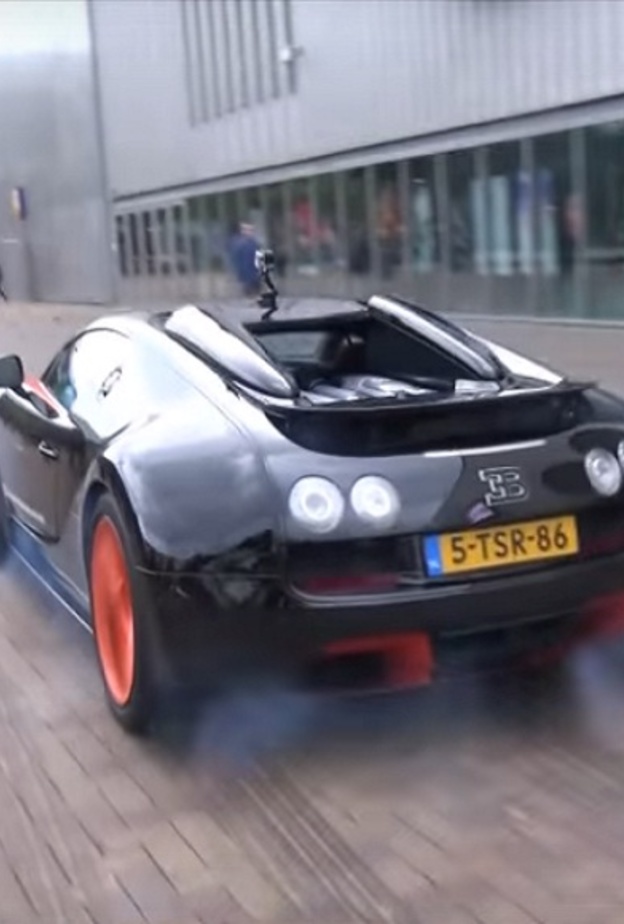 بوغاتي فيرون تحرق اطاراتها