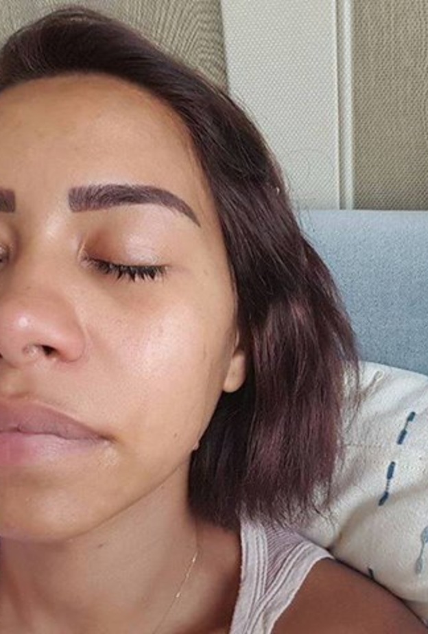 شيرين تنشر صورة لها وهي تبكي بحرقة