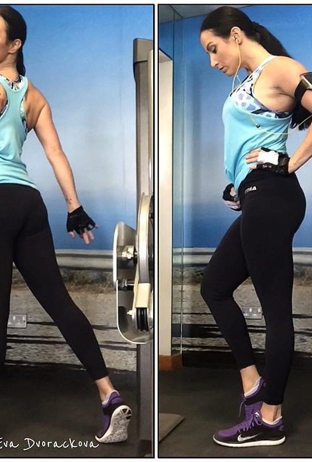  من أزياء تيما باللون الأرق البحري