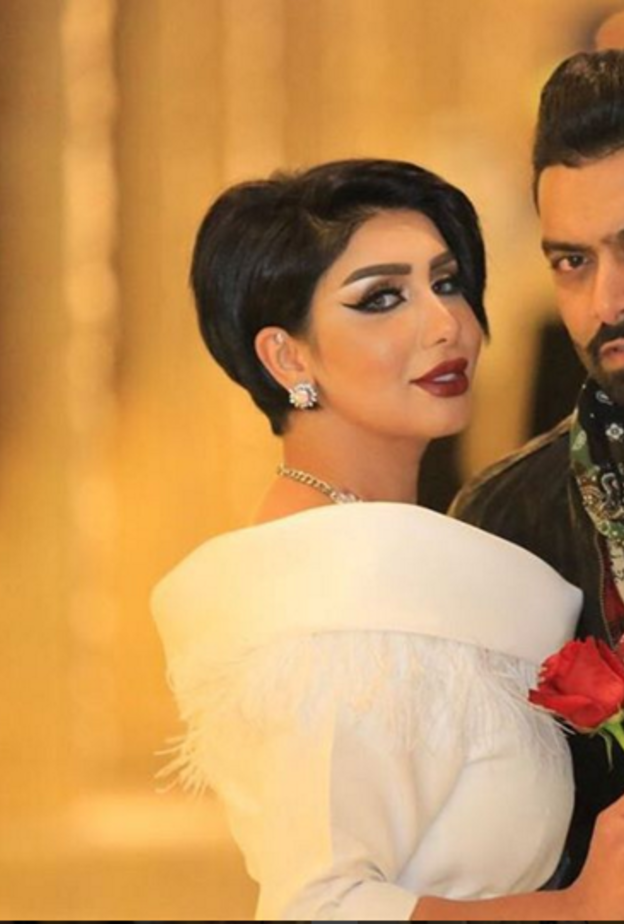 هنادي الكندري مع زوجها