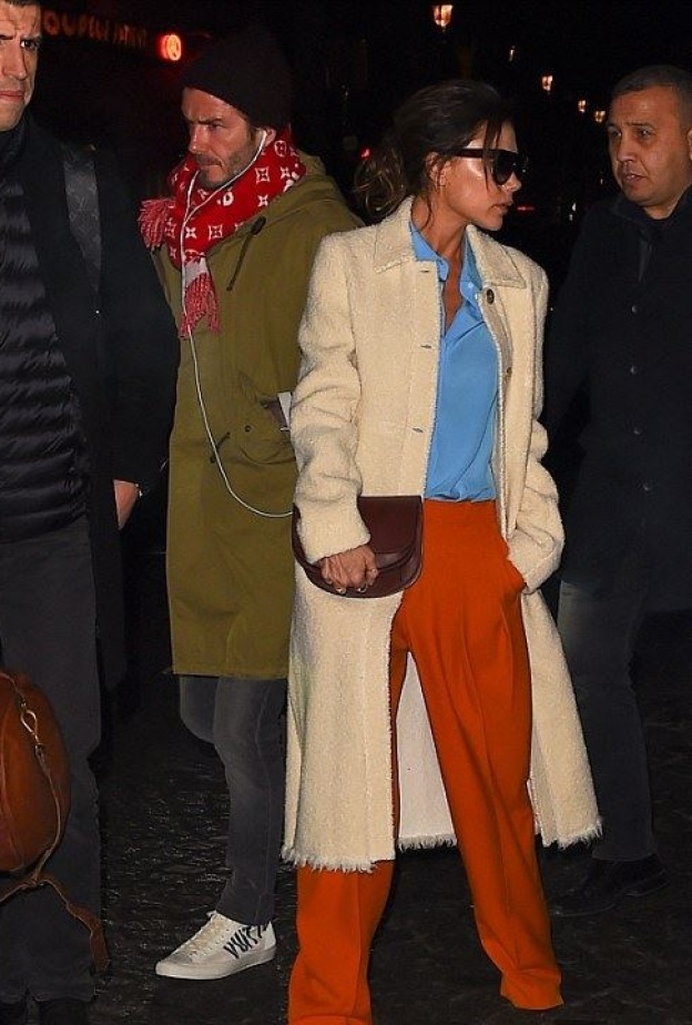 ديفيد بيكهام لا يعير زوجته أي اهتمام بعد أن شوهد الإثنان في باريس بالأمس في طريقهما لمحطة القطار