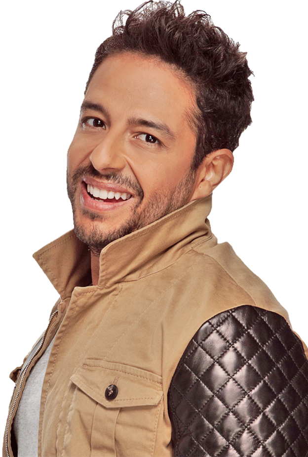 محمد حماقى لم يعلق علي صورة زفافه