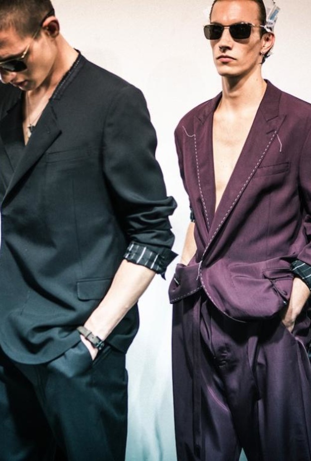 يمكن وصف رجل Lanvin باختصار  بالأسلوب المتميّز والحرية