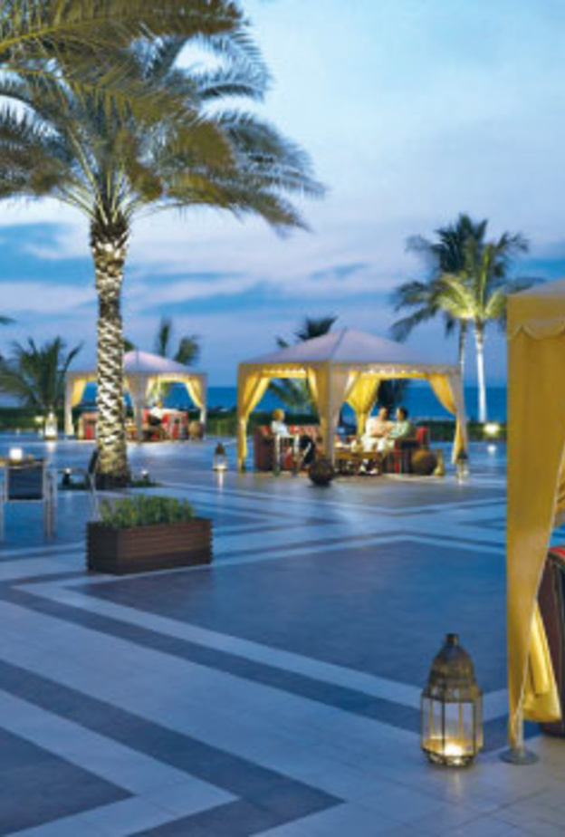 اكتشف جمال عمان