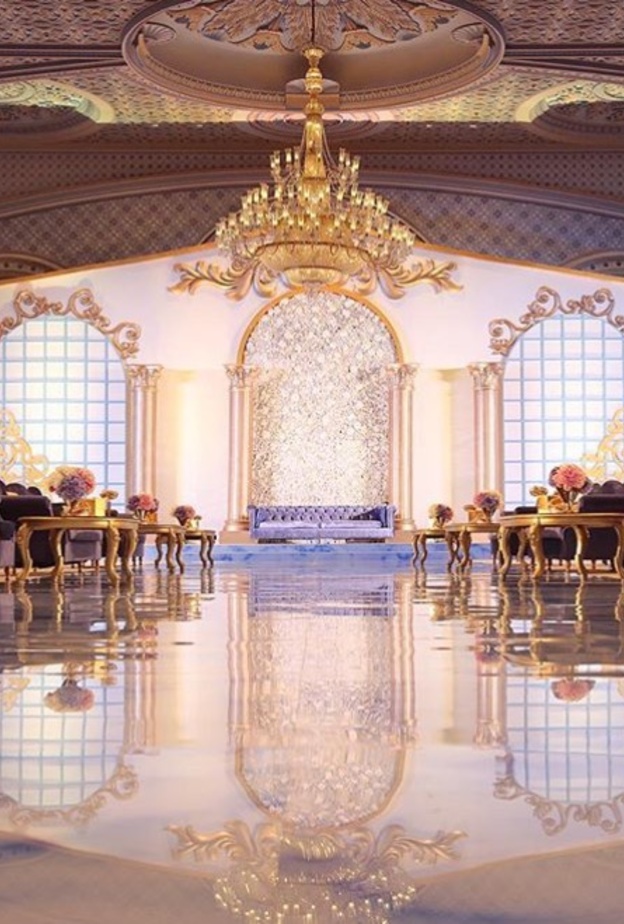 اختاري كوشتك مزينة بالورد بطريقتك 