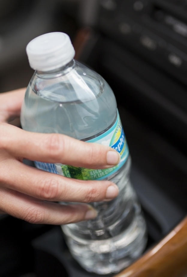 احذر من وضع قارورة الماء في السيارة