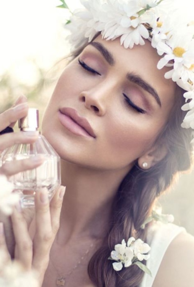 على العروس ان تحسن اختيار العطر الذي يناسبها