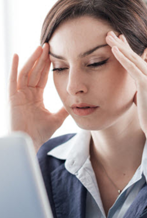 الصداع والدوخة عارض اخر من اعراض انخفاض السكر في الدم