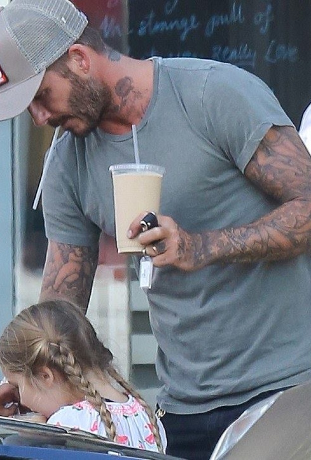 ديفيد بيكهام يصطحب ابنته هاربر لتناول السموثي في هوليوود بالأمس