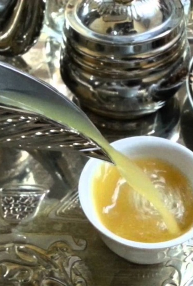  تعد القهوة العربية منرموز الكرب في الضيافة