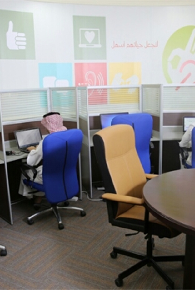 موظفين للتواصل مع الصم