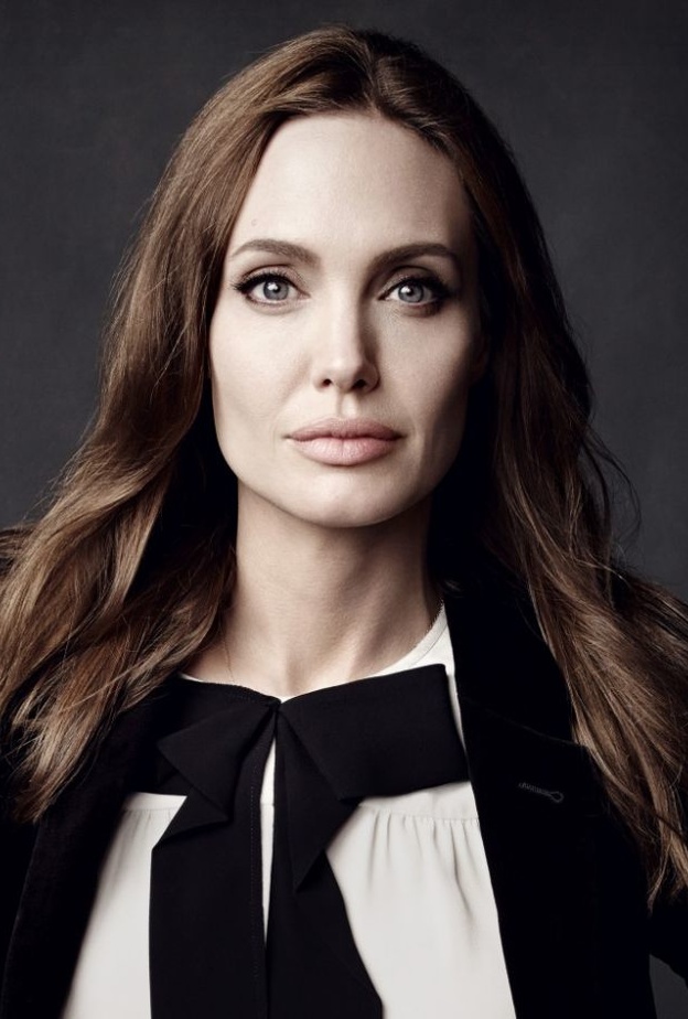 جين ترى أن انجلينا جولي تستحق لقب الام المثالية