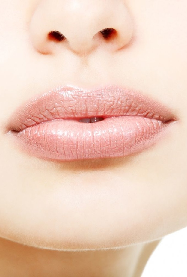 التقشير جزء اساسي لنفخ الشفايف