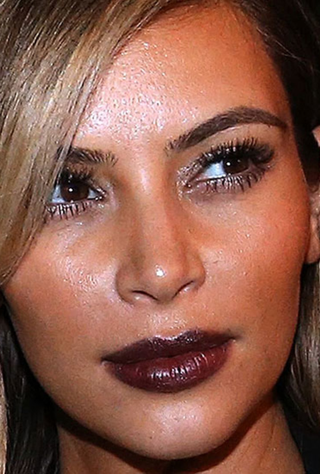 كيم كاردشيان بمسام واضحة