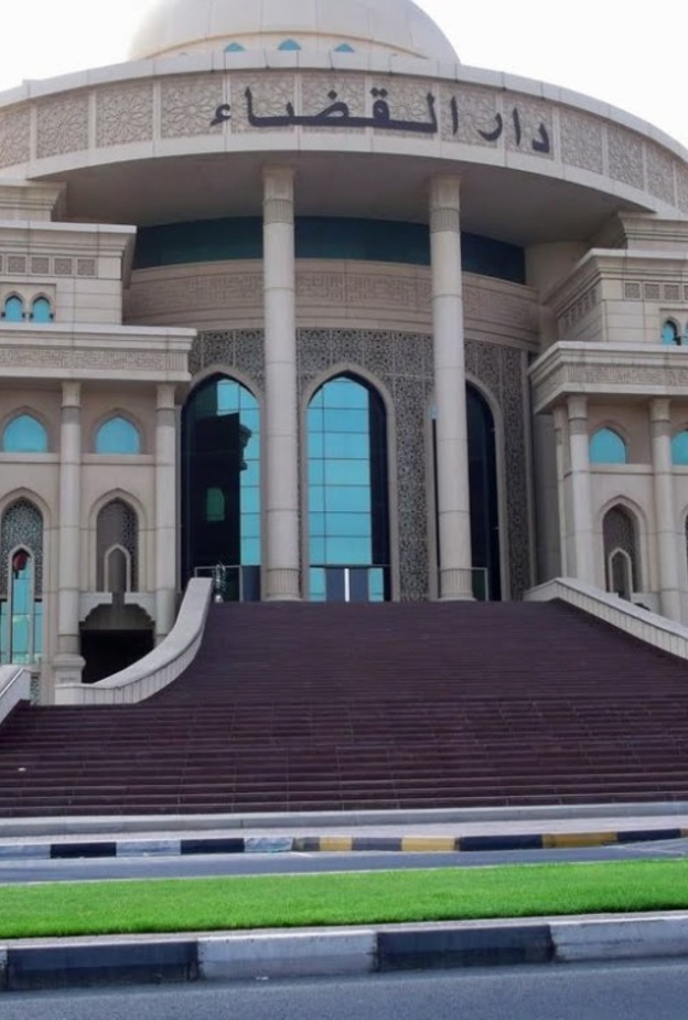 محكمة الشارقة تنظر قضية سب وقذف عبر الواتساب