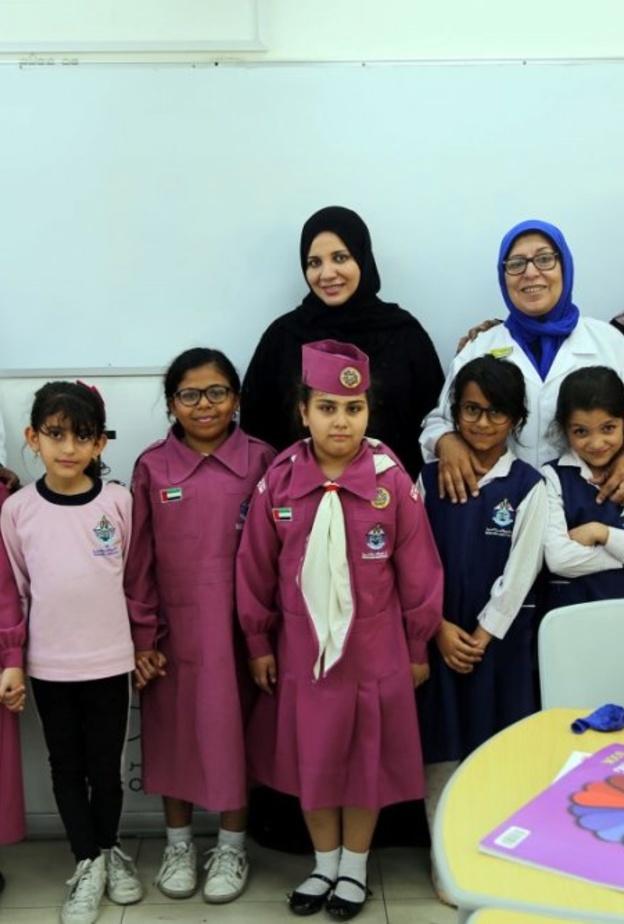 صحة دبي تفحص نظر 8 الاف طالب