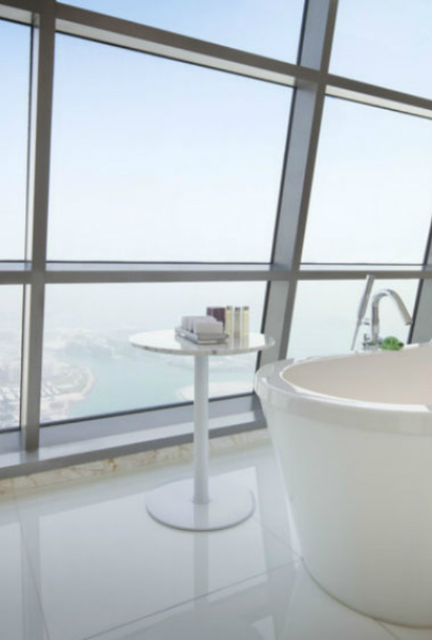 من الحمامات المطلة ذات طابع السبا