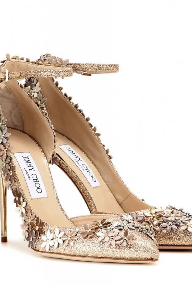Jimmy Choo حذاء مزين بالورود من