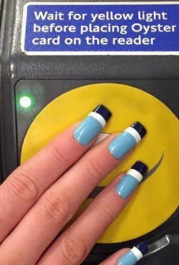طلاء الأظافر .. وسيلة جديدة لدفع أجرة المواصلات العامة في لندن !