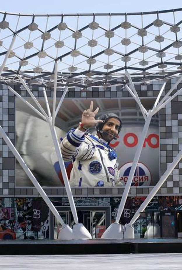 شاهدوا انطلاق هزاع المنصوري في رحلته إلى الفضاء في شاشة كبيرة في سيتي ووك دبي