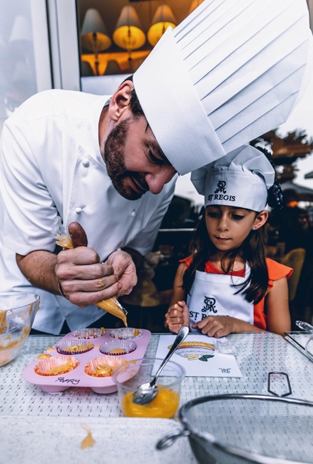 فن إعداد شاي بعد الظهيرة مع الشيف الشهير "إريك لانلارد" في سانت ريجيس أبوظبي