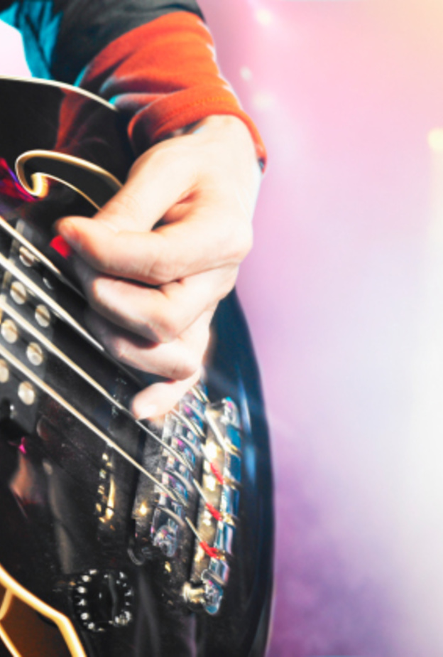 كيف تحوّل مكنسة إلى غيتار حقيقي؟