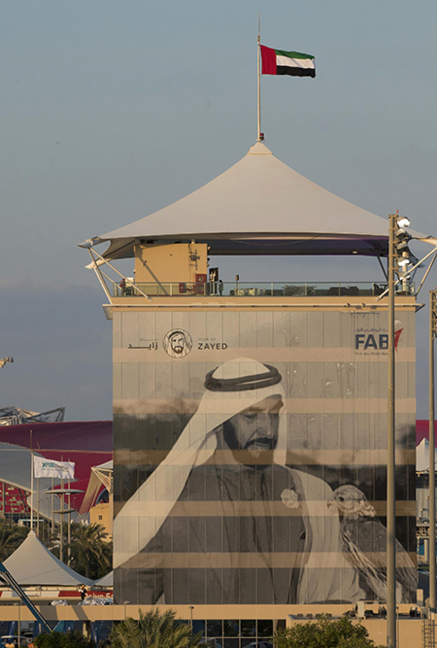 اليوم السباق النهائي لبطولة فورمولا 1 في حلبة مرسى ياس