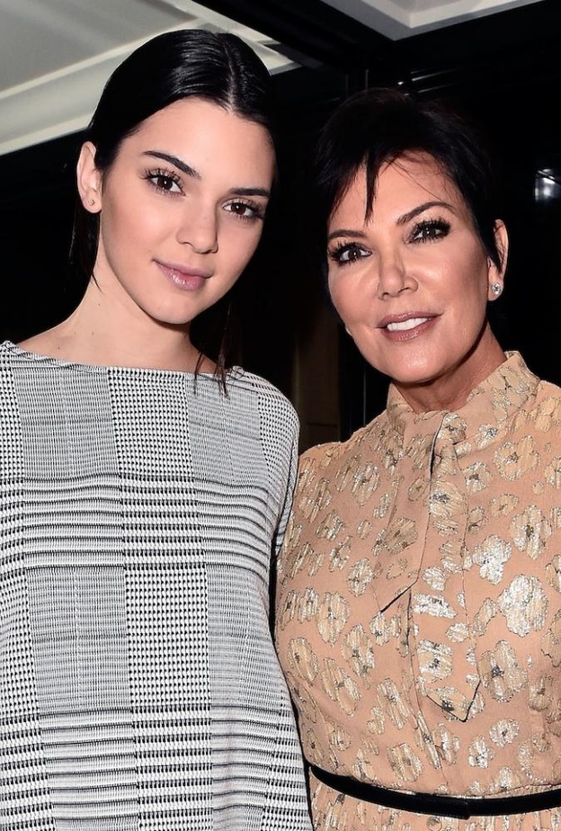 هل قامت كيندال جينر بخيانة والدتها؟