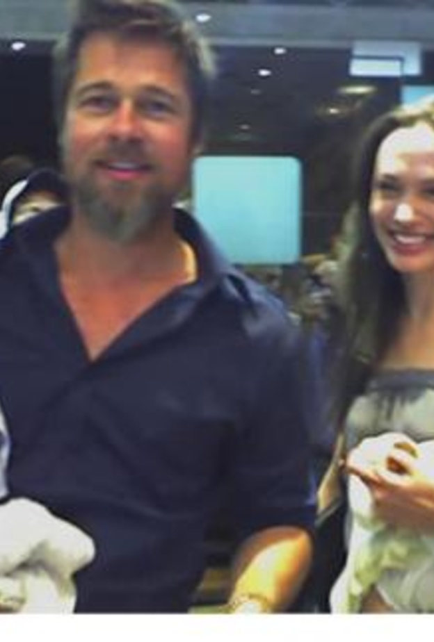 أنجلينا تذرف الدموع