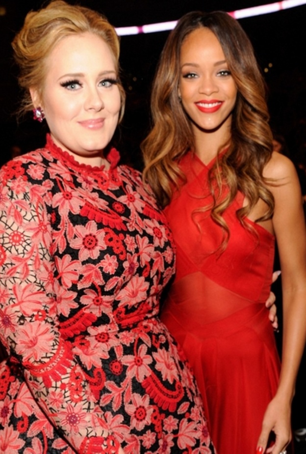 أديل تطلب التصوير مع النجمة ريهانا