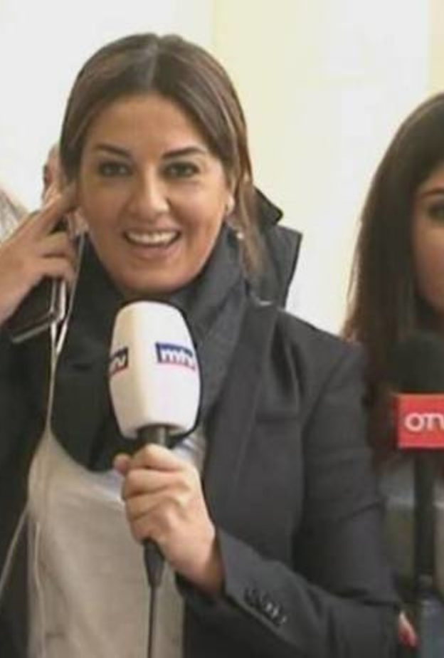 بالفيديو.. مذيعة الـOtv تطيح بمذيعة الـmtv بـ "دفشة"