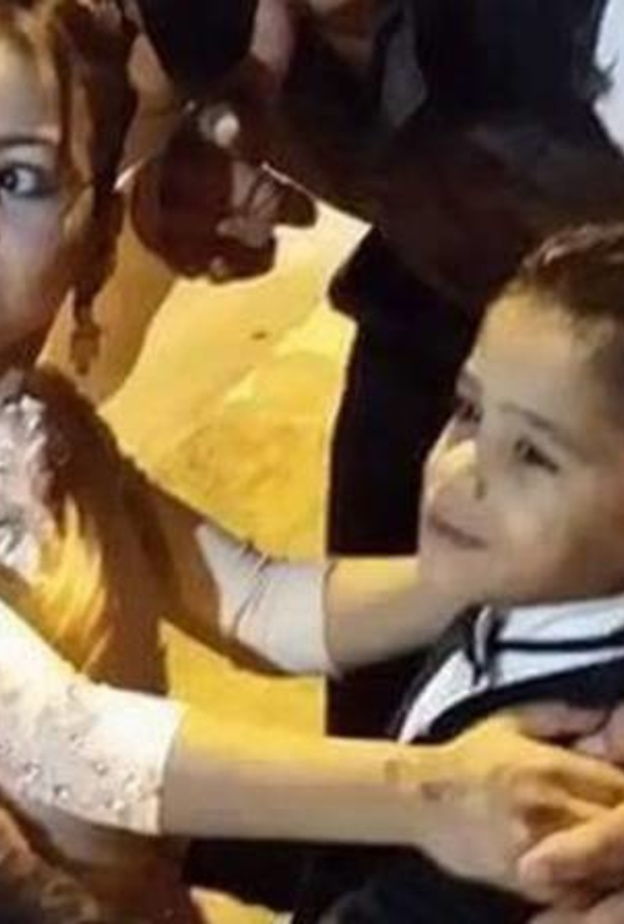 الطفلان العروسان