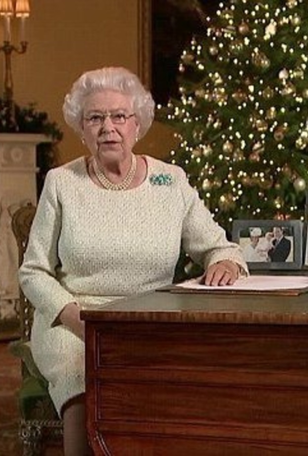 شجرة الكريسماس سر سعادة الملكة