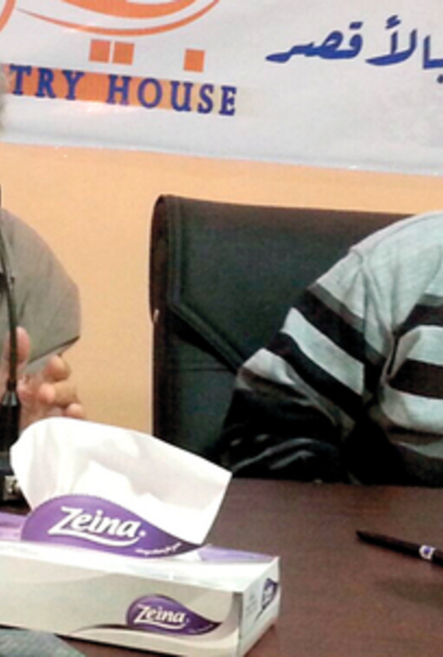 الشاعر الشهاوي يلقي أشعاره أثناء الأمسية 