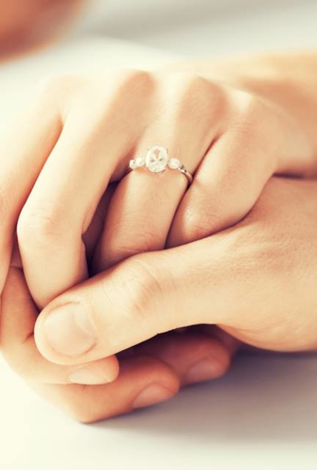 طول فترة الخطوبة يقلل من إحتمالات الطلاق !