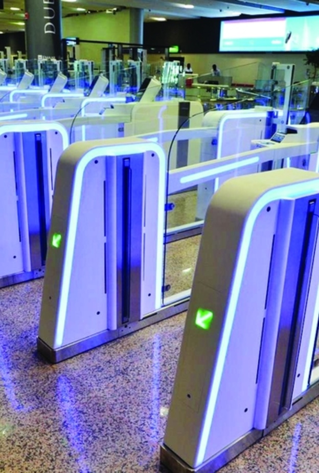 البوابات الذكية تستقطب أكثر من 22% من إجمالي المسافرين عبر مطارات دبي