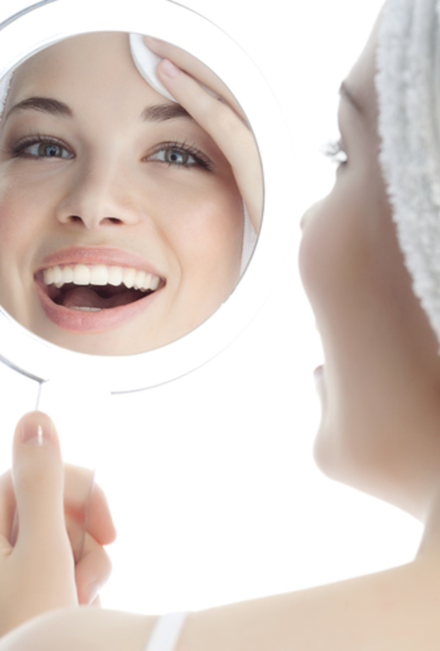 تنظيف البشرة من المكياج ضروري قبل النوم