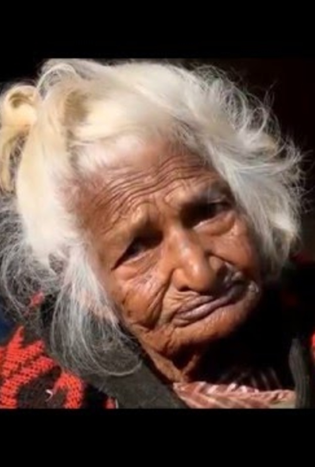 بالفيديو: معمّرة نيبالية تكشف سراً غريباً لطول عمرها!!